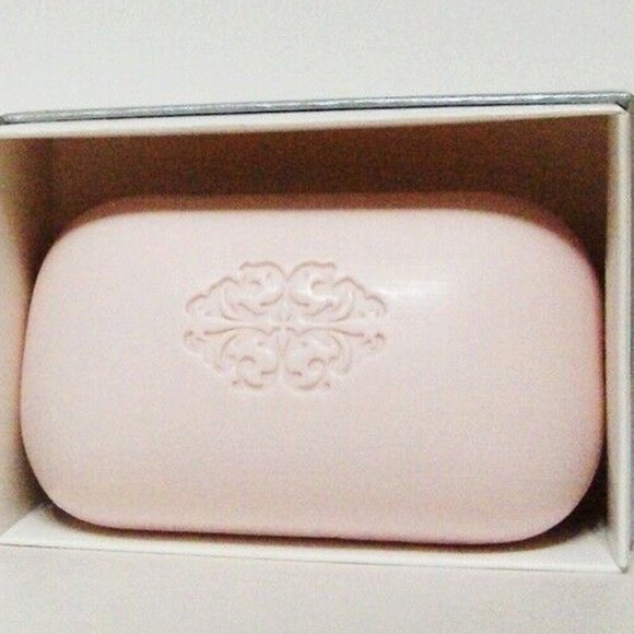 Lovely Goji Berry Moisturizing Bath Soap 227 gr / 8 oz - Picture 2 of 3